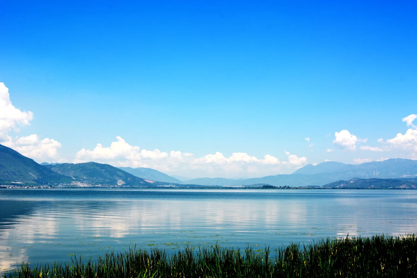 Erhai Lake and Cangshan mountains on the classic Yunnan travel route